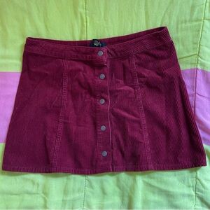 Bottom up skirt in a burgundy color, super comfy, and perfect for any occasion